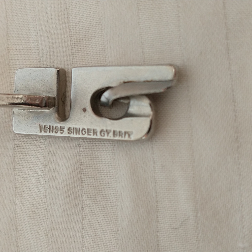 Singer slant shank hemmer foot vintage - Picture 5 of 5